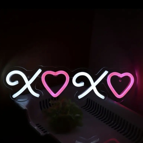 XOXO LED Neon Sign - Picture 6 of 7
